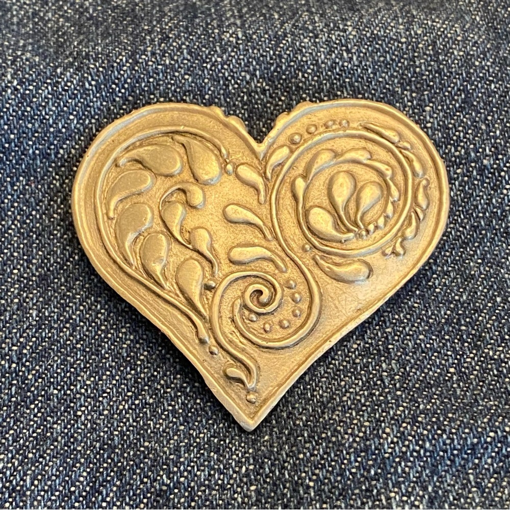203 cynthia webb brooch heart 💜